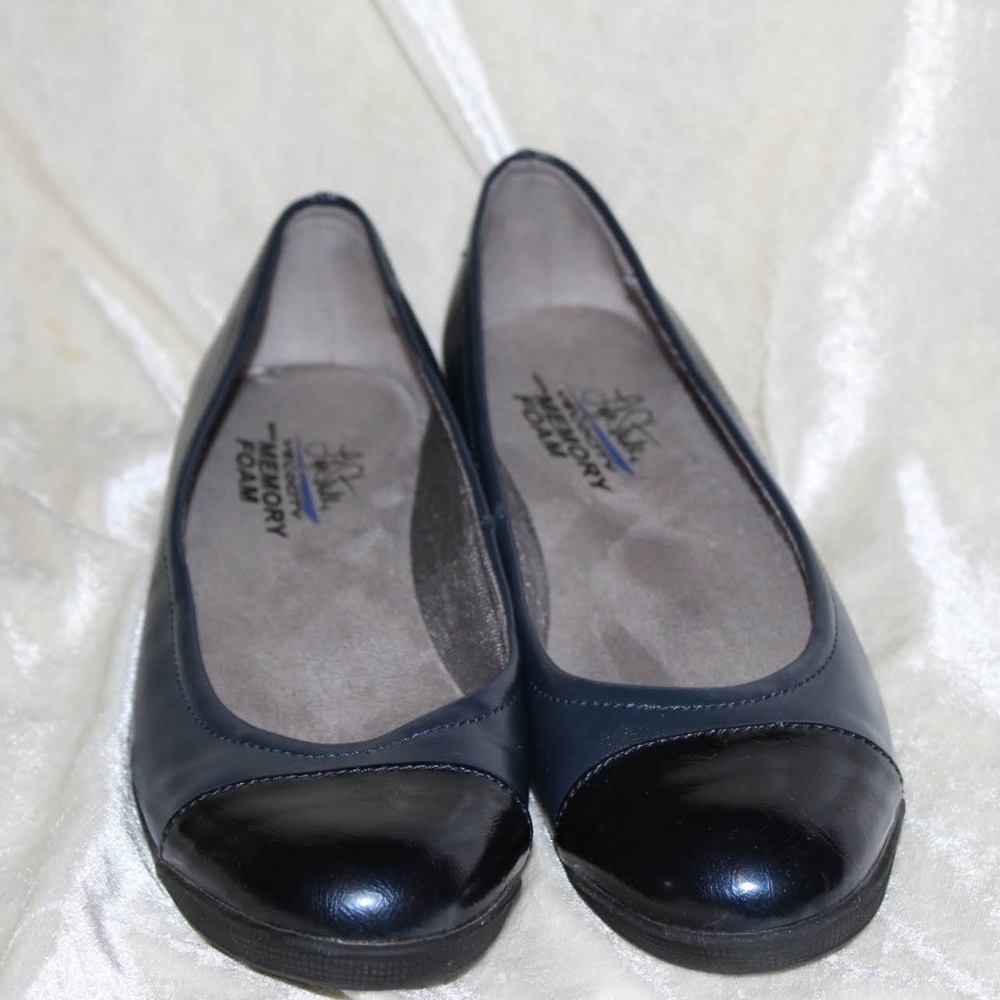Blue Casual Dress Shoe Size 7M